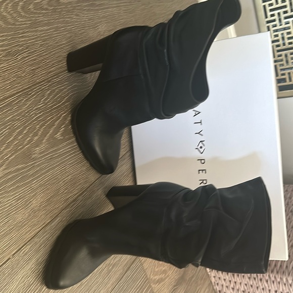 Sexy and confortable new in the box Katy Perry leather boots - Picture 1 of 3